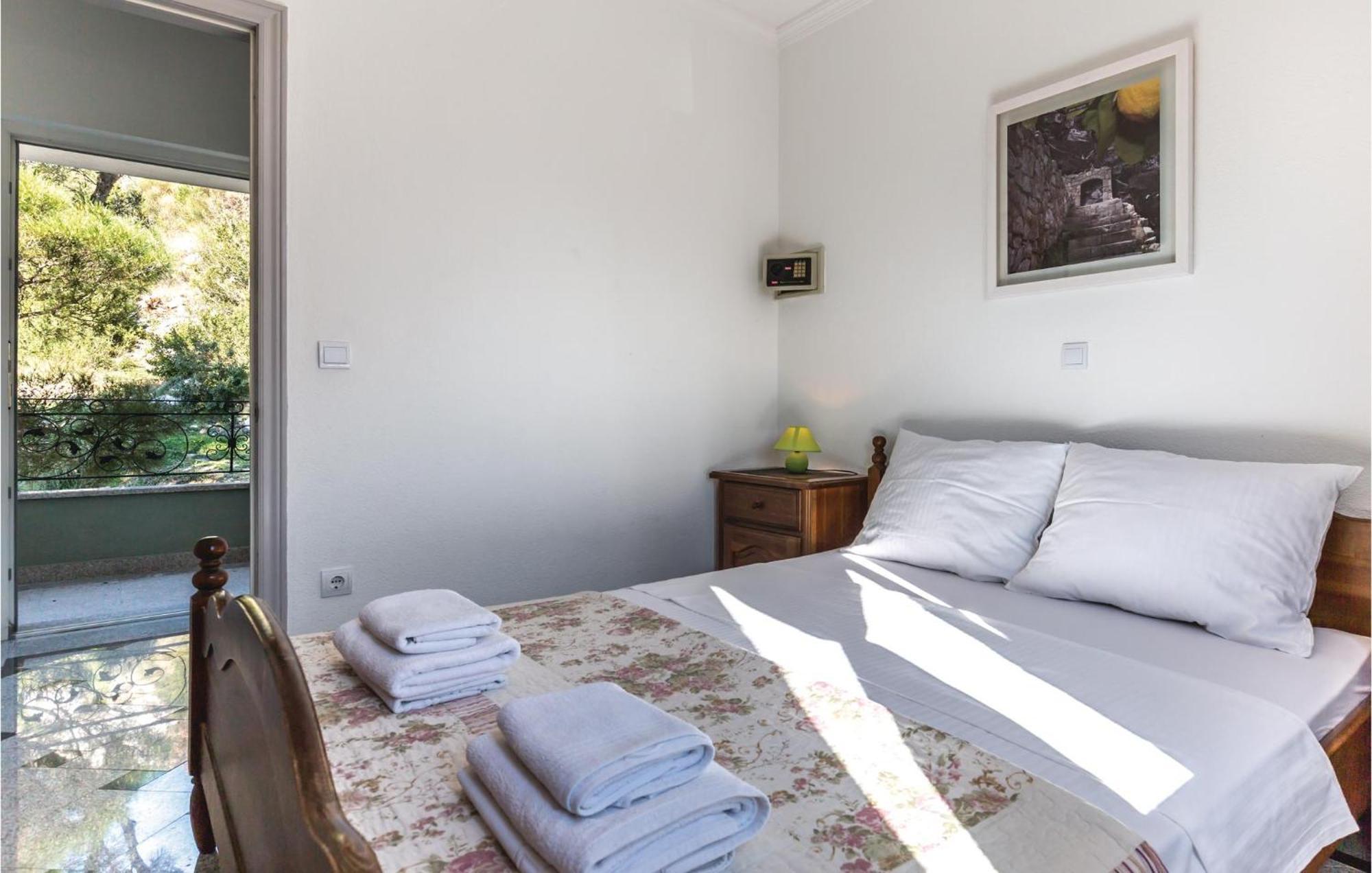 Amazing Apartment In Makarska With House Sea View Экстерьер фото
