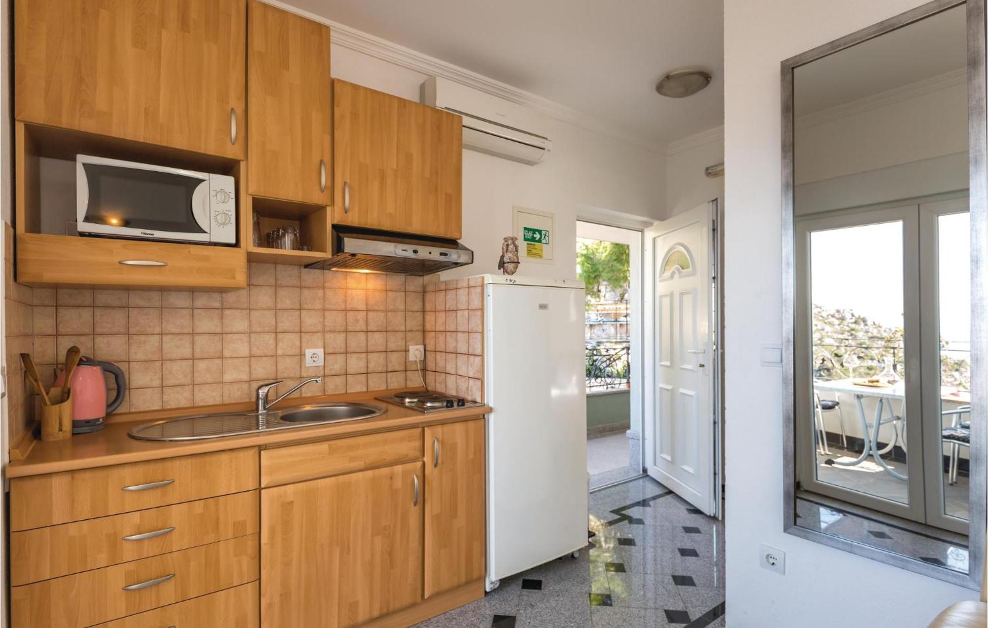 Amazing Apartment In Makarska With House Sea View Экстерьер фото